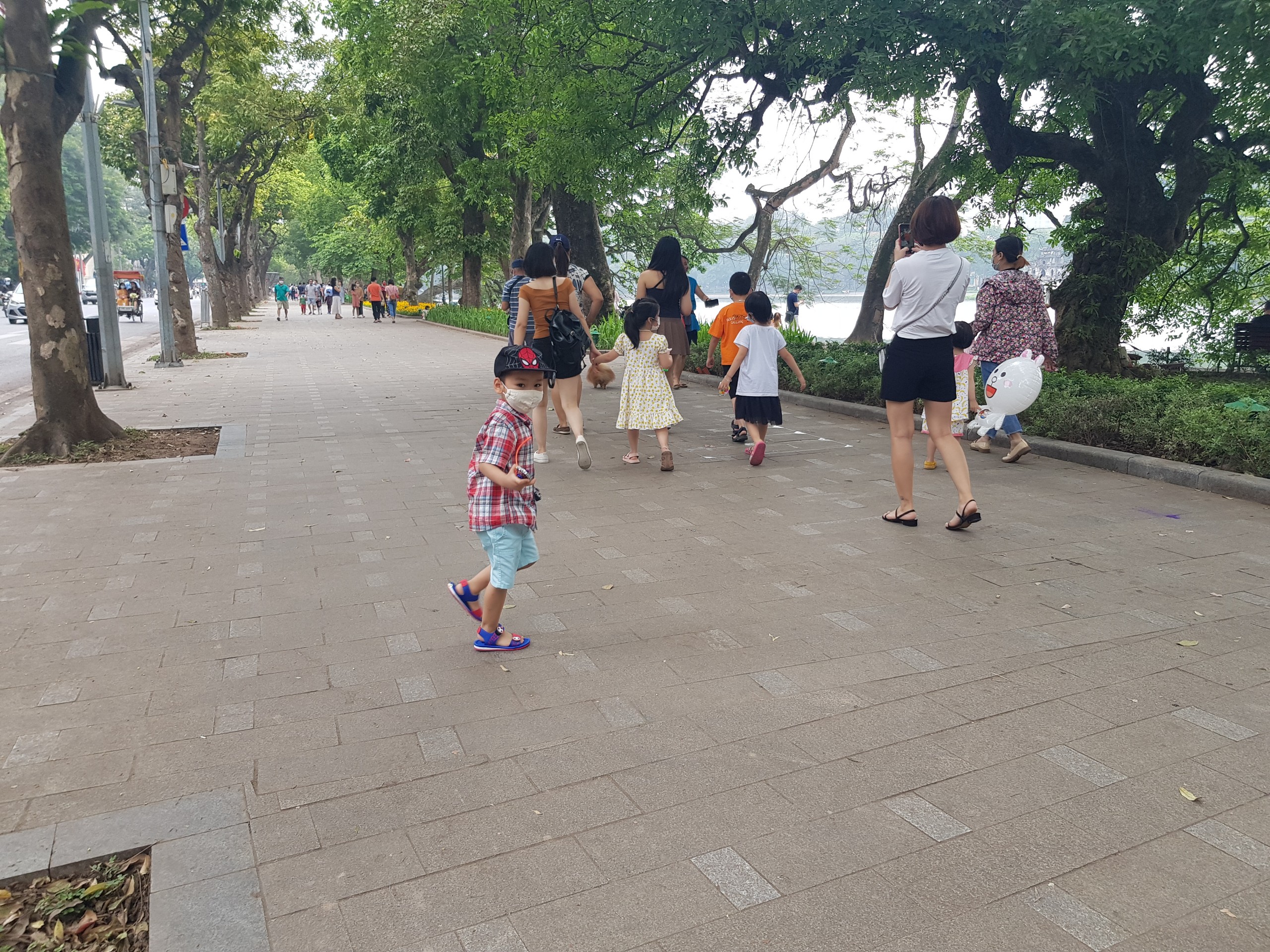 Hà Nội tạm dừng các quán xá vỉa hè và dừng mở cửa di tích từ 17 giờ ngày 3/5
